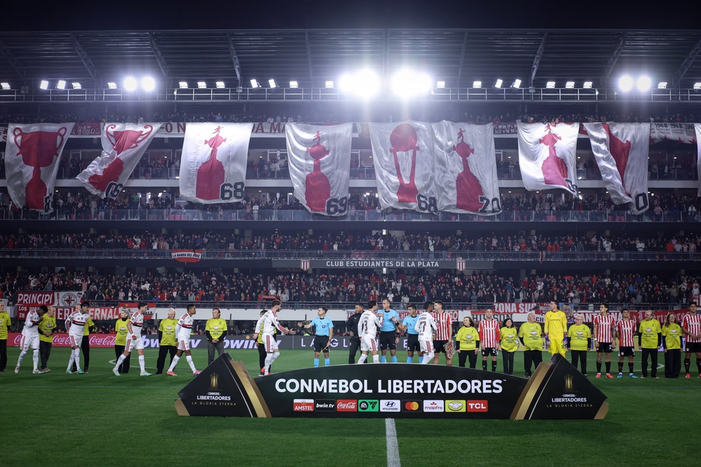 Estudiantes de La Plata quiere superar a Flamengo.
