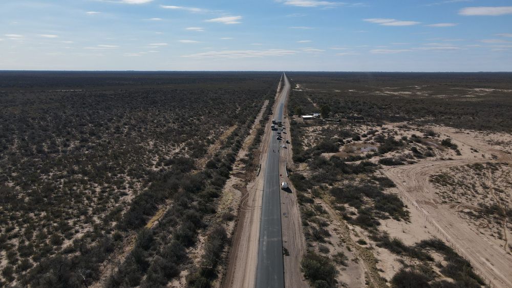 Tramo de la Ruta Provincial 153, entre Las Catitas y Ñacuñán. Tramo de la Ruta Provincial 153, entre Las Catitas y Ñacuñán.