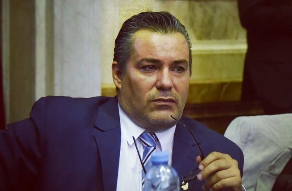 Juan Ameri es diputado nacional por Salta y pertenece al Frente de Todos. Fue suspendido luego de mostrarse en cámara manoseando a una mujer.