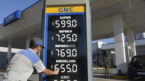 Aumento de combustibles en YPF: entre 37 y 40% más - Foto: Orlando Pelichotti / Los Andes