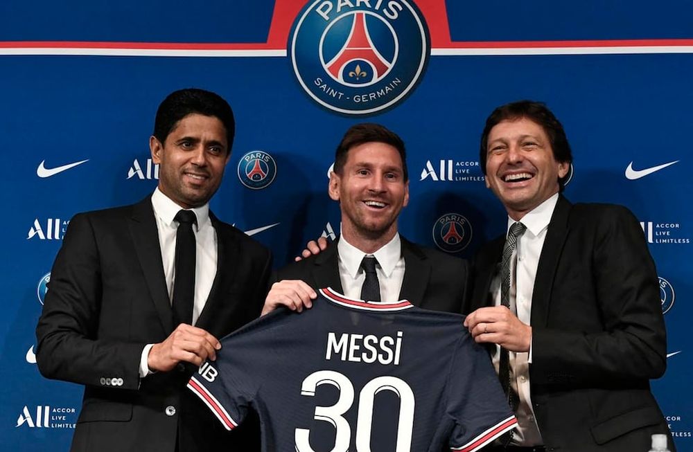 El presidente de Qatar del Paris Saint-Germain, Nasser Al-Khelaifi (L) afirmó que si se lo reconoció a Messi en el PSG. / Genitleza.