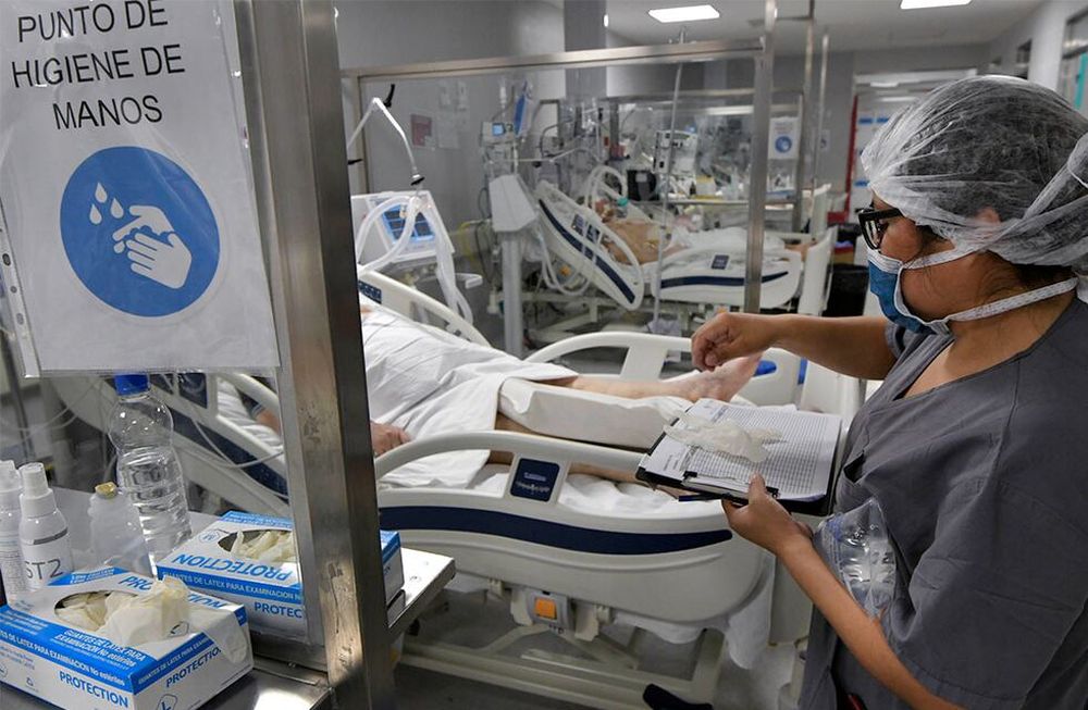 La curva epidemiológica del COVID-19 en Mendoza y la de los fallecidos bajaron considerablemente en las últimas semanas. Foto: Orlando Pelichotti / Los Andes