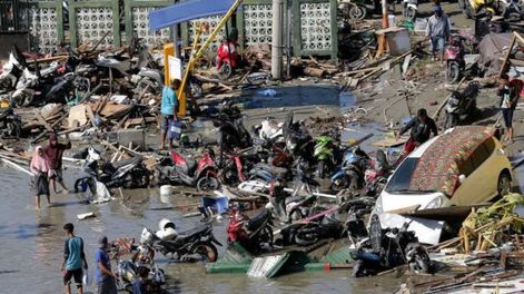 Son más de 1.200 los muertos por el tsunami en Indonesia