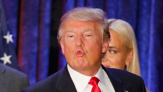 El expresidente de EE.UU., Donald Trump, es favorito en las encuestas pese a los sucesivos escándalos judiciales del último año.