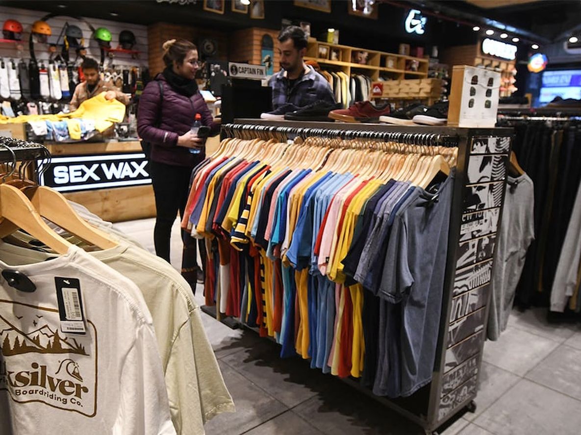 Indumentaria es el rubro que más aumentó a lo largo de un año, el 123%. Foto:José Gutierrez / Los Andes