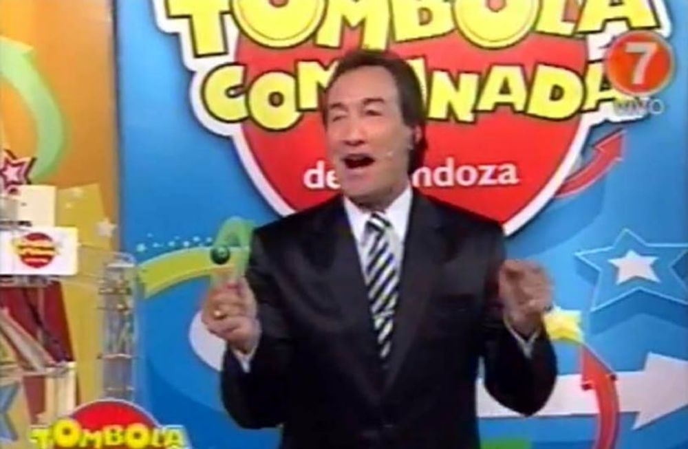 El sorteo de la Tómbola Combinada era conducido por el popular Hugo Torrente.