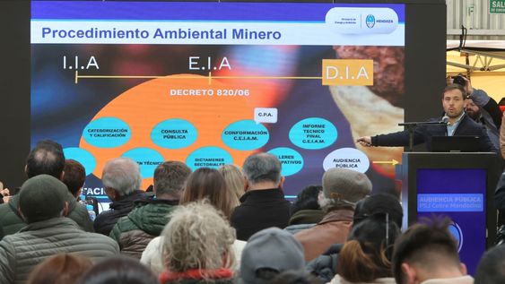 El director de Minería, Jerónimo Shantal, exponiendo en la audiencia pública de PSJ.