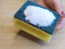 no tires la sal gruesa, se puede reciclar: como usarla en la cocina para limpiar tus platos