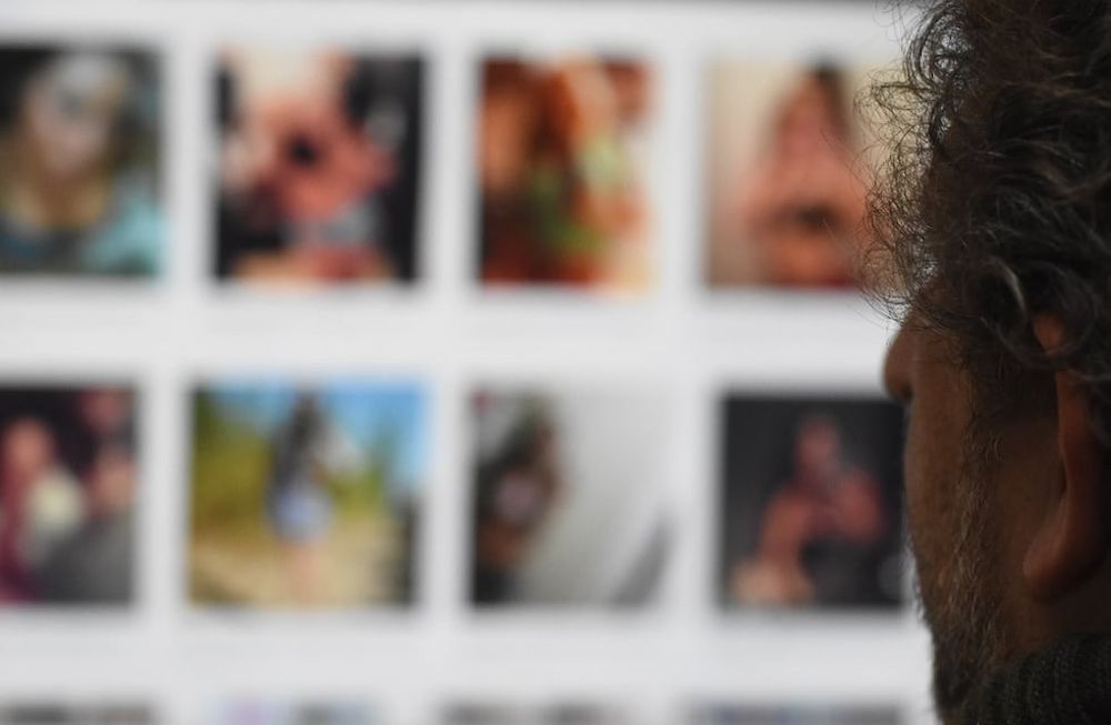 Un hombre y una mujer fueron detenidos e imputados de abusar sexualmente de sus hijos, filmar los vejámenes e intercambiarlos en internet. - Imagen ilustrativa / Los Andes