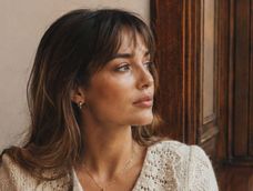 ni sweater basico ni saco rigido: el cardigan vintage que vuelve este invierno 2026 y estiliza cualquier look