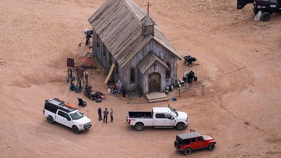 Una foto aérea del Rancho Bonanza Creek en Santa Fe, Nuevo México donde el actor Alec Baldwin disparó una pistola de utilería.