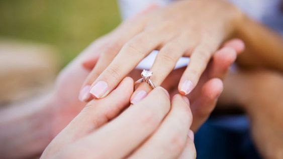 Horóscopo: los tres signos que este mes recibirán o harán una propuesta de casamiento