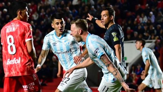 Menéndez marcó un doblete en el primer tiempo (Foto: Prensa Atlético de Tucumán).