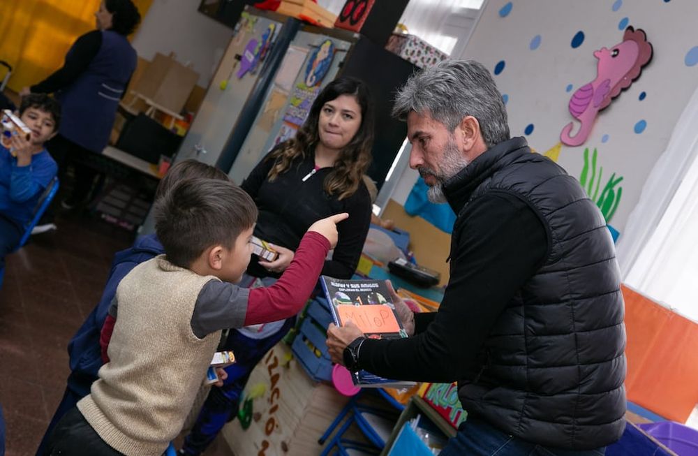 El intendente Ulpiano Suarez visitó la escuela Paroissien para conocer los proyectos que lleva adelante la institución y reforzar lazos colaborativos. Foto: Prensa Ciudad de Mendoza