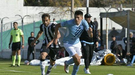 El Lobo del Parque recibe el conjunto de Estudiantes de Río Cuarto por la 16ta. fecha de la Primera Nacional. / Orlando Pelichotti (Los Andes).