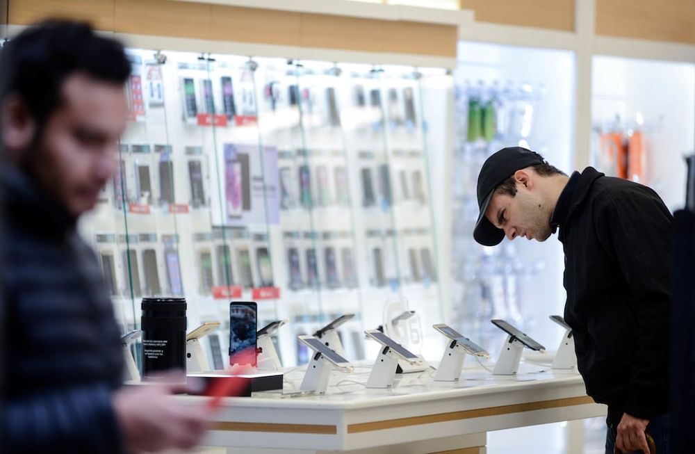 La venta de celulares se quedaron afuera de la nueva etapa del programa Ahora 12.