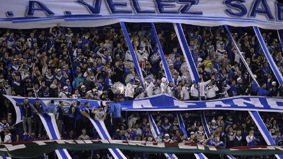 La barra brava de Vélez apretó al plantel de Ricardo Gareca. / Gentileza.