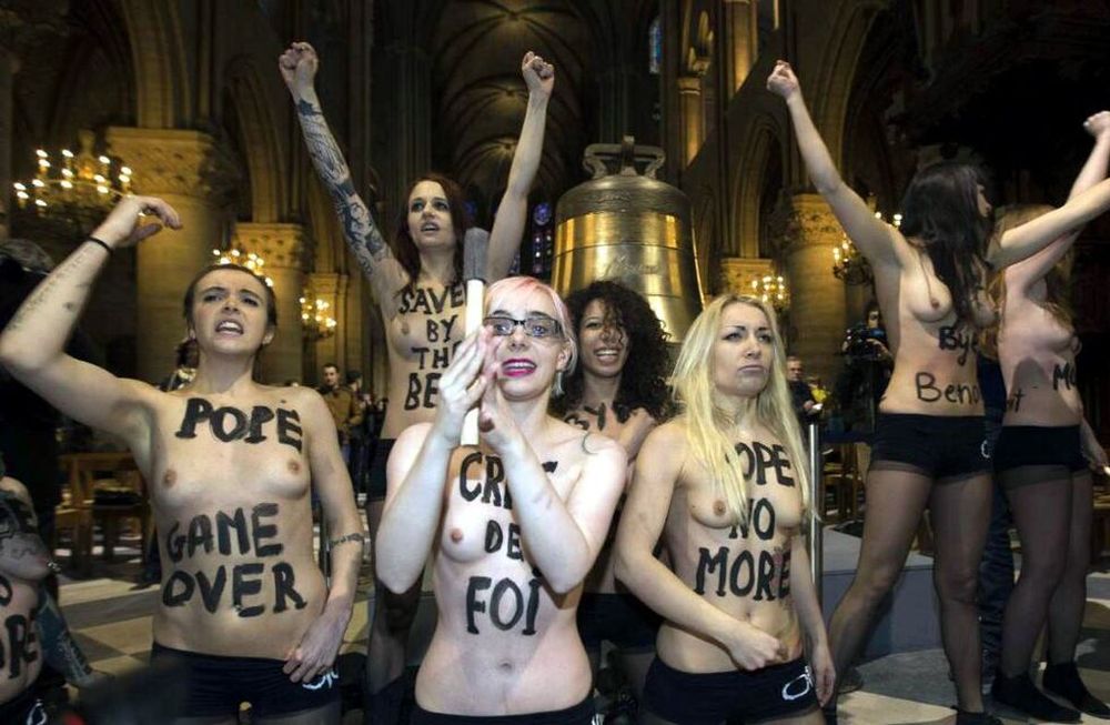 Feministas celebraron” en Notre Dame