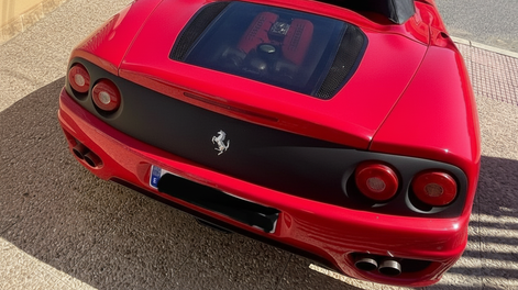 Detenido en España por fabricar y vender una réplica exacta de Ferrari con un chasis falso