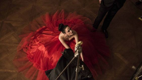 Campari presentó su nuevo calendario protagonizado por Eva Green