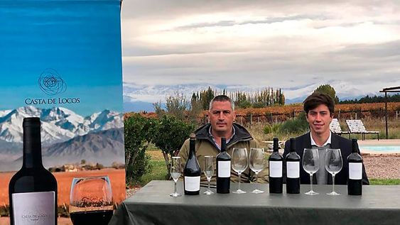 Facundo Di Paola es uno de los enólogos jóvenes de Mendoza y perteneciente a una familia con larga trayectoria vitivinícola en Argentina.