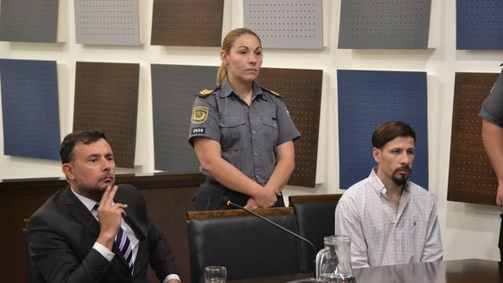 José Caccia (a la derecha) junto a su abogado, Carlos Moyano, durante la audiencia en la que fue codenado a 6 años de carcel/ Gentileza Poder Judicial