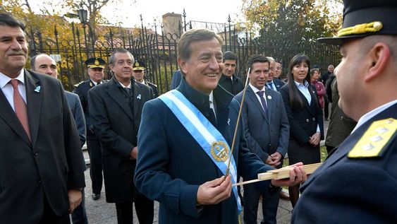 Tras el Toque el Diana del 25 de mayo, el gobernador Rodolfo Suarez, habló de la situación de la emergencia por la renuncia de anestesistas. Foto: Orlando Pelichotti / Los Andes