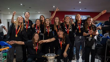 Fiesta en Ezeiza: la vuelta de Las Leonas tras el campeonato mundial