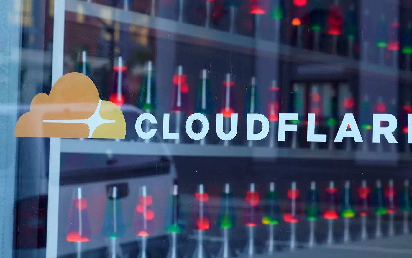 Cloudflare confirmó que su caída global se originó por un cambio en los permisos de una base de datos que generó un archivo duplicado clave para su sistema antibots.