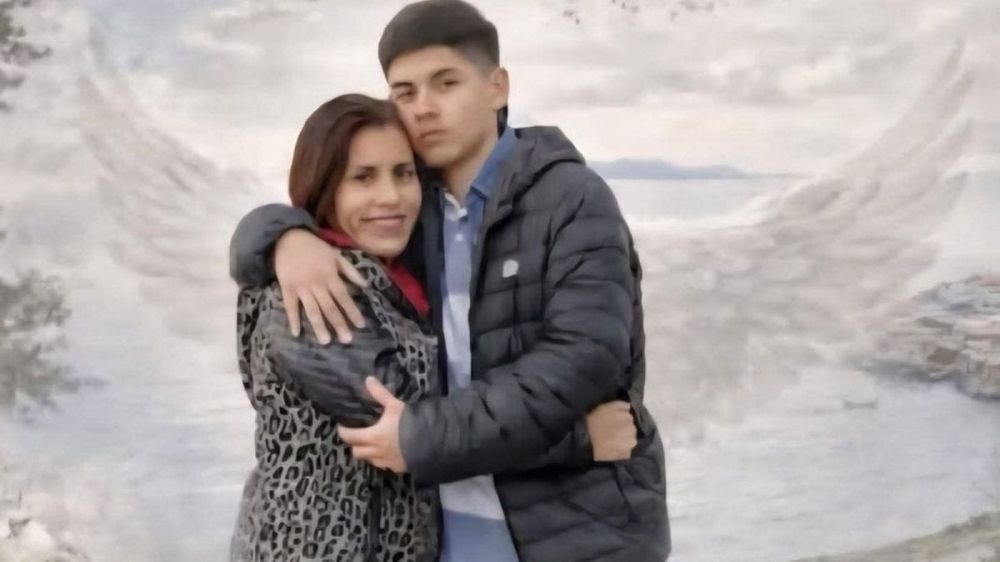 No pudo movilizar a su hijo recién operado y murieron en el baño junto a sus mascotas en los incendios en Chile.