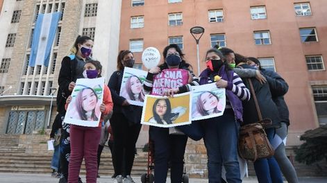 La mamá de Florencia y otros familiares siguieron las instancias de la sentencia en los Tribunales provinciales. José Gutiérrez/Los Andes