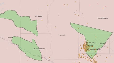 Los Andes | La Dirección de Hidrocarburos de la provincia cruzó las resoluciones nacionales con el mapeo de áreas concesionadas. Los pozos petroleros aparecen marcados con puntos anaranjados.