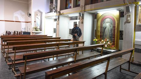Los Andes | Cuadro que Juan Pablo II regaló a Mendoza, en la parroquia de Santa Bernardita (Guaymallén).
