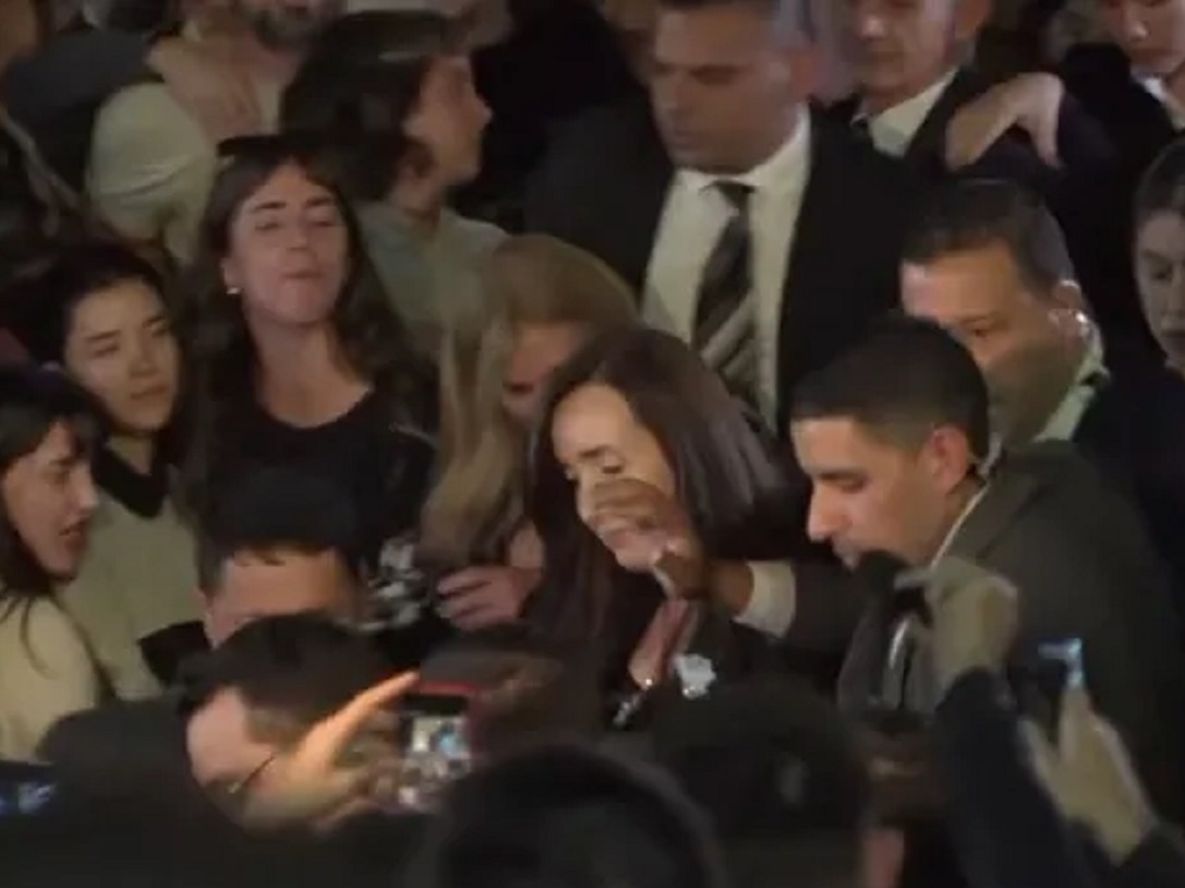 El mal momento de Victoria Villarruel: la abuchearon al salir de la misa del papa Francisco El mal momento de Victoria Villarruel: la abuchearon al salir de la misa del papa Francisco