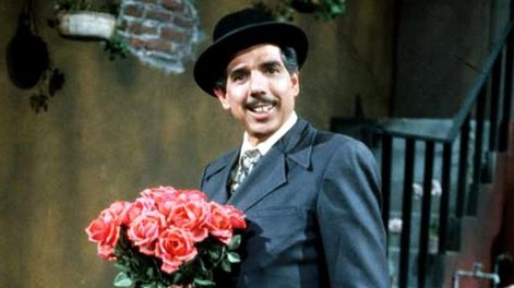 El Profesor Jirafales no vivía en la vecindad del Chavo porque... ¿era casado?