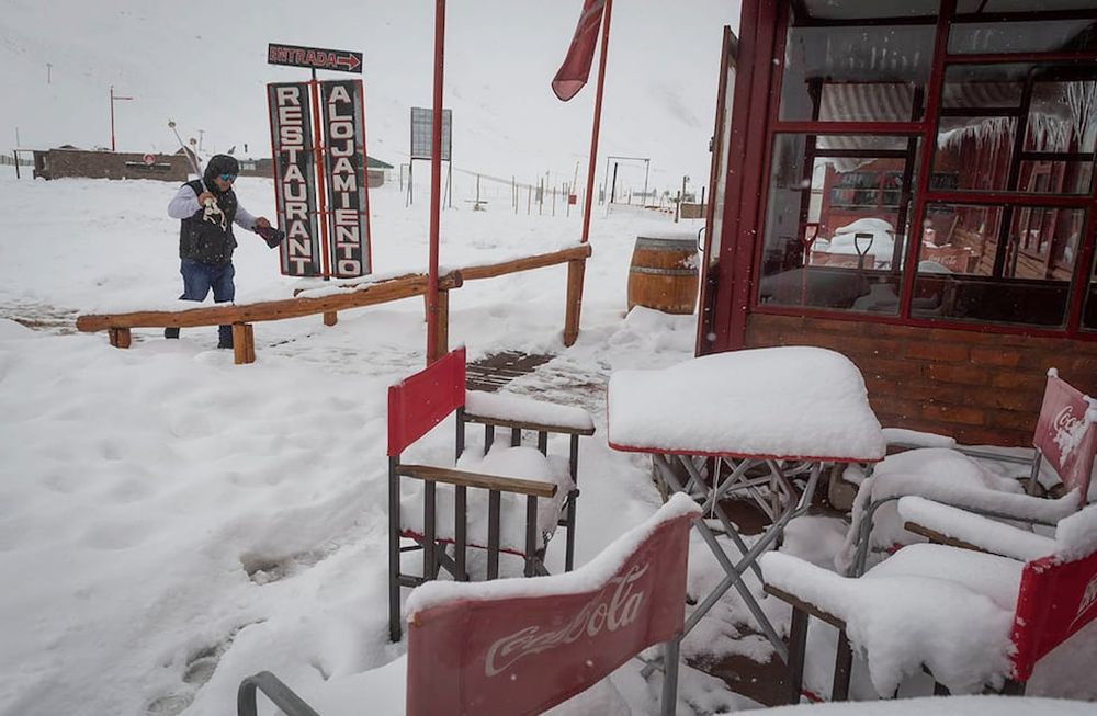 Penitentes con nieve, una imagen que esperan que se repita este invierno. El centro invernal sería concesionado por seis meses y reabriría este año. / Foto: Ignacio Blanco