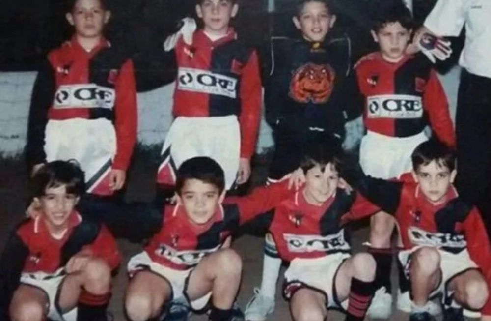 En 1997 la Pulga viajó a Lima para disputar un torneo con Newell’s. Anotó siete goles en las semis y tres en la final, consoló a un rival y también armó show de jueguitos. / Gentileza.