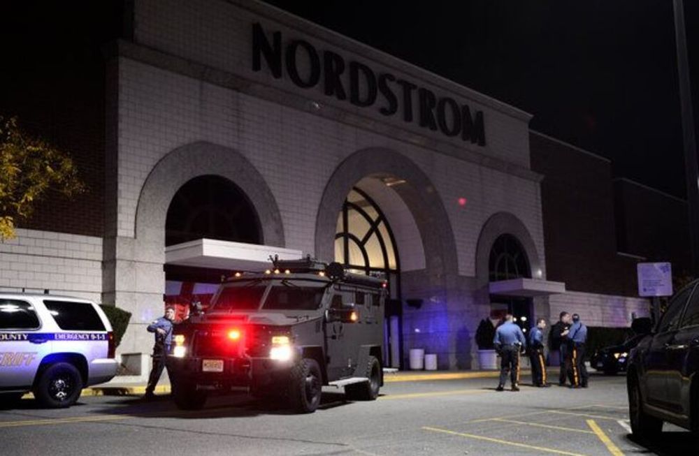 Un hombre entró a los tiros a un shopping en EEUU