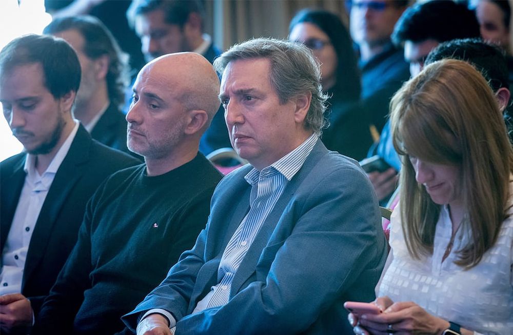 Ciclo Pilares de Los Andes Diario Los Andes organizó una propuesta para analizar temas claves para el crecimiento: el ciclo “Pilares para el desarrollo sustentable de la región”. Allí se abordarán temáticas como educación, salud y matriz productiva.  Intendente de San Rafael Emir FelixFoto: Ignacio Blanco / Los Andes