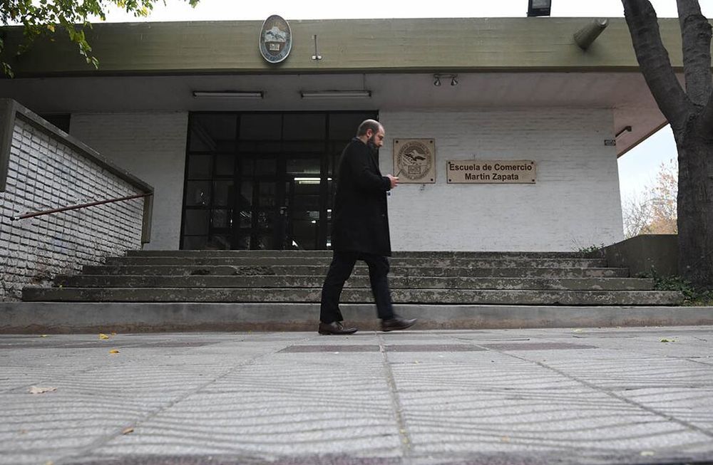 La medida adoptada por la universidad se extenderá por 21 días para disminuir la circulación de personas en escuelas. Foto: José Gutierrez / Los Andes