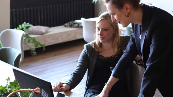 Tres organizaciones se unieron para evidenciar el impacto que tiene en el desempeño laboral el tener que hacerse cargo de las tareas domésticas y de cuidado