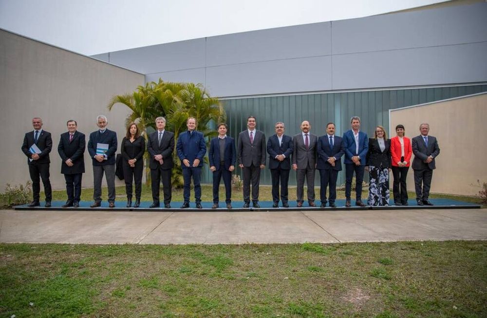 La conformación original sumó a Axel Kicillof, Gustavo Bordet, Gildo Insfrán, Sergio Ziliotto, Alberto Rodríguez Saá, Ricardo Quintela, Arabela Carreras, Alicia Kirchner, Raúl Jalil, Gerardo Zamora, Sergio Uñac, Omar Herrera Ahuad y Gustavo Sáenz. A distancia se sumaron Tucumán, Tierra del Fuego y Chubut.