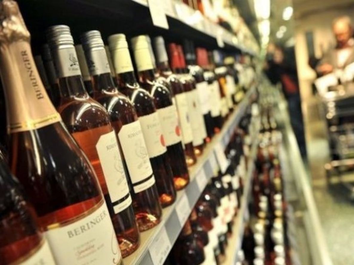 La venta de alcohol estará prohibida durante la veda electoral (Archivo)
