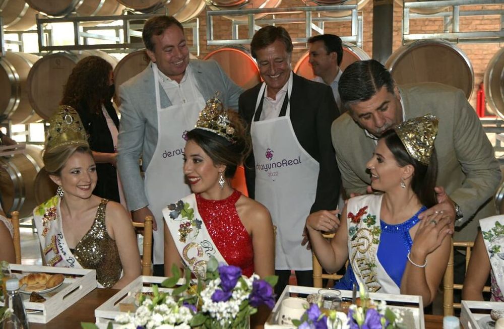 El gobernador Rodolfo Suárez e intendentes participaron del Desayuno Real en la Bodega Los Toneles. Orlando Pelichotti / Los Andes