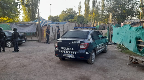 Una docena de allanamientos contra ladrones de autos de aplicación: 11 detenidos, armas y droga secuestradas