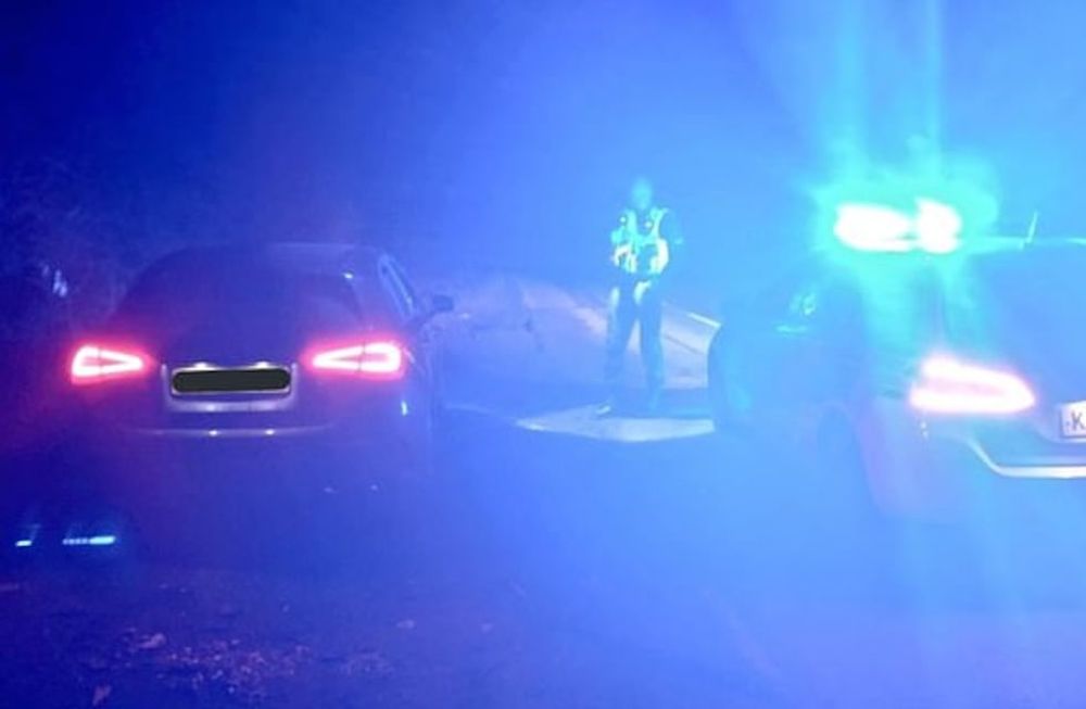 Una pareja del pueblo de Morley, Inglaterra, fue sorprendida por la policía local teniendo relaciones sexuales en su auto. Foto: Gentileza