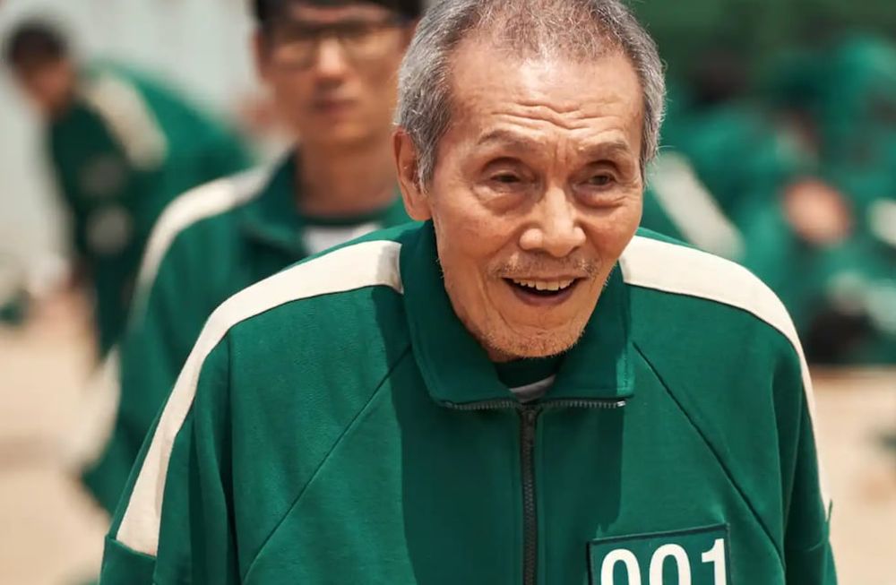 El intérprete, de 79 años, se convirtió en 2022 en el primer surcoreano en ganar un Globo de Oro al mejor actor de reparto en una serie por su interpretación de un anciano en la famosa serie distópica. Foto: Gentileza.