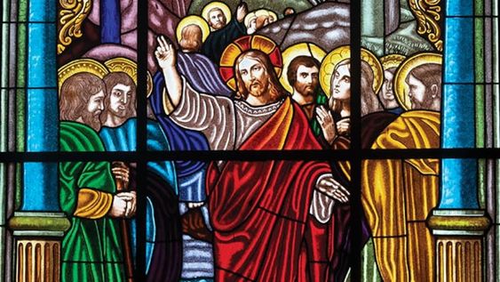 Entonces él les preguntó: Y ustedes ¿quién dicen que soy yo? Pedro le respondió: Tú eres el Mesías. Y él les ordenó que no se lo dijeran a nadie.