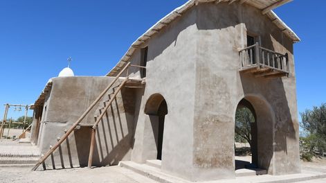 Los Andes | Un pozo cubierto con arena y sobre el cual se construyó la capilla de la Laguna del Rosario podría ser un enterratorio de épocas coloniales. Foto: Claudio Gutiérrez / Los Andes.