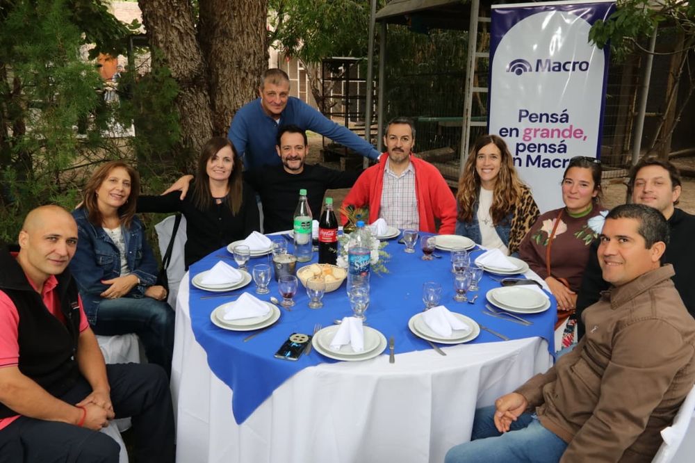 Proveedores y amigos de Jorge que no quisieron perderse el evento.  
